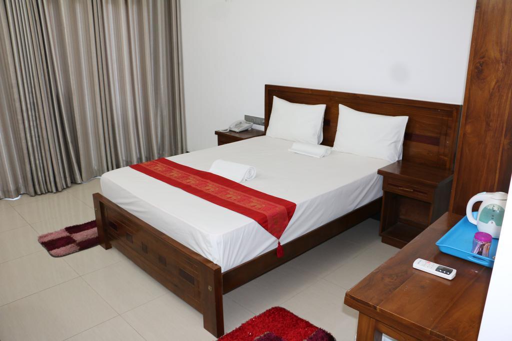 Us Hotel Jaffna Room photo